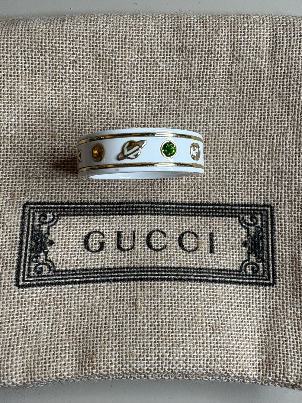 Gucci iconic 18k gold ring with gemstones